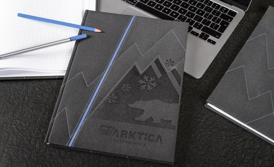 Kalendarz Organizer A4 z efektowym szyciem i tłoczoną grafiką